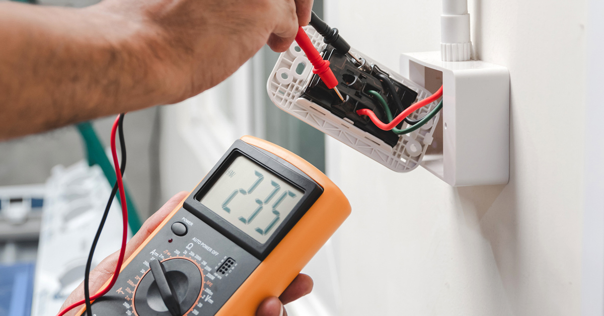 a hand holding a cell phone